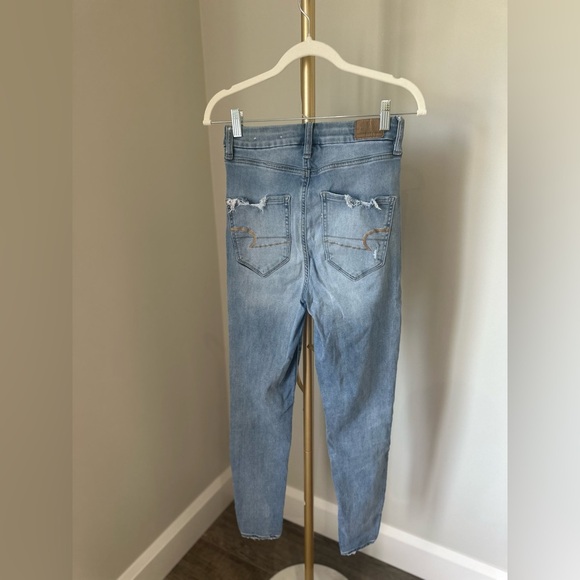 ❤️ American Eagle Outfitters Light Blue High Rise Jeans - Picture 2 of 5